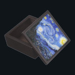 Caja De Regalo La noche estrellada de Van Gogh<br><div class="desc">Pintura de aceite del maestro holandés Vincent Van Gogh (1853-1890) Probablemente su pintura más famosa, Van Gogh pintó "La noche estrellada" en 1889 de memoria mientras estaba en un asilo en Francia donde se registró para la depresión. La escena representa la vista desde la ventana de su habitación. En la...</div>