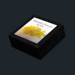 Caja De Regalo Ladrillos amarillos en la boda de la Primavera Bla<br><div class="desc">Los bonitos de Focos Amarillos en la Caja de Regalos de la Boda de la Primavera Blanca pueden ser personalizados con los nombres de la novia y el novio y su fecha de ceremonia de matrimonio en marzo, abril o mayo. Crea un obsequio personalizado para los recién casados o un...</div>