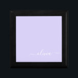 Caja De Regalo Lavender Purple Modern Script Girly Monograma Nomb<br><div class="desc">Lavender Purple Simple Guión Monograma Nombre Joyería Keepsake Box. Esto hace que la graduación perfecta,  el cumpleaños,  el boda,  la ducha de novia,  el aniversario,  la ducha de bebé o la fiesta de soltera sea un regalo para alguien que ama el lujo glam y los estilos de moda.</div>