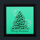 Caja De Regalo Leopard cheetah Christmas Tree Gift Box<br><div class="desc">Agradable,  luminoso y moderno con un árbol de navidad de estampado animal en azul turquesa y estrellas. Un regalo de Navidades a la moda,  chabacanos y guapos. Personalízalo con tu propio texto/ mensaje/ nombre.</div>