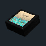 Caja De Regalo Leopardo turquesa Purpurinoso personalizado<br><div class="desc">En este diseño elegante se encuentra un cobertizo metálico dorado en la parte superior donde se puede personalizar y luego un patrón brillante purpurinoso que se mezcla en una huella de leopardo purpurinoso con un fondo turquesa azul para más pop. Vibes de cristal a la moda.</div>
