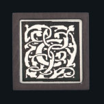 Caja De Regalo Letra Art Nouveau del Monograma C de la cosecha de<br><div class="desc">Letras Art Nouveau - Monogramas del Movimiento de Artes y Artesanías Esta letra C es un monograma accidentado rodeado de un patrón de vid dibujado a mano,  publicado por primera vez en 1901 en el movimiento de artes y artesanías en el estilo de un patrón de arte nuevo.</div>