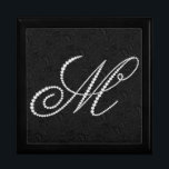 Caja De Regalo Letra elegante M Monograma de diamantes espumosos<br><div class="desc">La letra inicial M. de los elegantes diamantes en blanco y negro. Otras letras van a llegar pronto. Envíame un correo electrónico por tu inicial para conseguirlo antes,  ya que lleva tiempo hacerlo. Esta es una imagen de diamantes y no real o falsa.</div>
