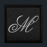 Caja De Regalo Letra elegante M Monograma de diamantes espumosos<br><div class="desc">La letra inicial M. de los elegantes diamantes en blanco y negro. Otras letras van a llegar pronto. Envíame un correo electrónico por tu inicial para conseguirlo antes,  ya que lleva tiempo hacerlo. Esta es una imagen de diamantes y no real o falsa.</div>