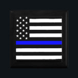 Caja De Regalo - Línea Azul delgada de la policía de bandera de l<br><div class="desc">- EE.UU. - Pabellón norteamericano delgado de la Línea Azul delgada de la policía.Línea delgada azul norteamericana,  bandera,  ley,  oficial,  policía,  policía,  policía,  estado</div>