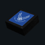 Caja De Regalo Logo de la Fuerza Aérea - Azul<br><div class="desc">Este diseño presenta el emblemático logo de la Fuerza Aérea puesto sobre un llamativo fondo azul. Su apariencia limpia y patriótica encarna el honor, el orgullo y la tradición de la Fuerza Aérea de los Estados Unidos, por lo que resulta ideal para mostrar apoyo y aprecio por el servicio militar....</div>