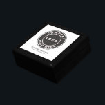 Caja De Regalo Logotipo comercial Promoción de empleados de la em<br><div class="desc">Cree su propio parche con el logotipo de su empresa haciendo clic en el botón "Personalizar". Redimensionar, mover o eliminar fácilmente y añadir elementos de marca y colores para crear una caja de regalo única para su empresa mediante la herramienta "Editar usando la herramienta de diseño" anidada bajo el botón...</div>