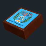 Caja De Regalo Magen persa David Menorah<br><div class="desc">Esta imagen fue adaptada de una antigua teja judía persa y cuenta con una menorah con un Magen David (Estrella de David) enmarcado por ramas de olivo. Se han conservado las imperfecciones de la imagen original pintada a mano.</div>