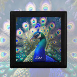 Caja De Regalo Magnífico pavo real con desplome verde azulado y o<br><div class="desc">Esta caja de regalo presenta un magnífico diseño de pavo real en maravillosos colores verde azulados, reales azules y dorados. Motivo romántico y elegante. Un regalo precioso y personalizable para cualquier ocasión. Ideal para guardar joyas o pequeños recuerdos, al mismo tiempo una decoración agradable para el tocador y más. Mi...</div>