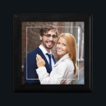 Caja De Regalo Marco moderno y fotografía monográfica<br><div class="desc">Diseño fotográfico de purga completa con un marco delgado elegante y un monograma de 3 letras. Personalízalo para el día de la madre,  como regalo de boda o aniversario,  regalo de graduación,  etc.</div>