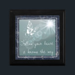 Caja De Regalo Mariposa de Mármol Azul sigue tu cita del corazón<br><div class="desc">Una cita inspiradora en una caja de trinket de ensueño con fondo de mármol azul oscuro (efecto impreso).</div>