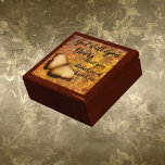 Caja De Regalo Mariposa Dios puertas abiertas mosaico Keepsake ca<br><div class="desc">Hermosa madera lacada, la caja de joyas viene en roble dorado, conservador o joyería, con azulejos que dicen: "Dios abrirá puertas que ni siquiera llamaste". Tiene un fondo dorado parduzco con una mariposa marrón claro. ¡Un asombroso recordatorio de Dios trabajando en tu vida! ¡Un hermoso regalo para ti o para...</div>