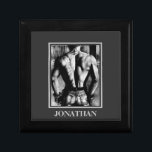 Caja De Regalo Mejor boceto Bella Artes personalizado de Hot Guy<br><div class="desc">Para alguien especial. Caja de regalo de Bella Artes personalizado de Hot Guy Best Back. Caja de joyas de mantas de madera de keepsake de Guay con el original dibujo de arte fino de la mejor pose de la espalda del constructor de bodybuilder en jeans ajustados, impreso en la caja...</div>