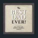 Caja De Regalo Mejor Padre Rústico De Tipografía<br><div class="desc">Caja de Regalo del Mejor Padre Rústico De La Tipografía Del Padre. El diseño tiene una tipografía moderna en tonos blanco y negro sobre un fondo rústico beige. Agrega tus nombres y haz un gran regalo para un padre o un abuelo por el Día del Padre,  cumpleaños o Navidades.</div>