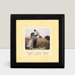 Caja De Regalo Moda Personalizada Foto Texto Abuela Presente<br><div class="desc">Crea un regalo único y personalizado con nuestra Moda Caja de Regalo de Fotografía Personalizada! Con la capacidad de personalizar de la parte delantera de la caja con tu foto y texto, puedes hacer que tu regalo destaque del resto. Perfecto para cualquier ocasión, nuestras cajas de regalo son excelentes para...</div>