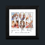 Caja De Regalo Modern Wow Mamá Cita 6 Collage de fotos Blanco<br><div class="desc">Esta caja de regalo de collage de fotos inspirada en el Día de la Madre contiene seis fotos que decoran la palabra arte, "WOW MOM" y debajo, en una tipografía moderna de escritura negra con letras a mano, se lee "eres el mejor" con nombres personalizados para firmar acentuados por corazones...</div>