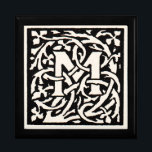 Caja De Regalo Monograma de cosecha de vintage M Letra Art Nouvea<br><div class="desc">Cartas de Art Nouveau - Monogramas del Movimiento de Artes y Artesanías Esta carta M es un adorable monograma manipulado M creado en 1901, y publicado en un conjunto de libros. El monograma M está rodeado por un maravilloso patrón de vid dibujado a mano, muy en el estilo de los...</div>