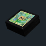 Caja De Regalo Monograma de oro de las flores azules de color de<br><div class="desc">Este diseño abstracto suave fue creado con acuarelas en papel acuarela tonificado. Los verdes y azules mullidos combinan bien con una serie de decoraciones y hacen de este hotel un regalo perfecto para los amantes del arte moderno. Personaliza este elemento con tu monograma para hacerlo extra especial.</div>