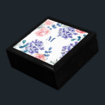 Caja De Regalo Monograma de Personalizado floral acuarela moderna<br><div class="desc">Aumente sus regalos con la moderna acuarela Floral Personalizado Monograma Regalo Box, una combinación perfecta de funcionalidad y arte. Esta encantadora caja es una invitación a ofrecer un regalo que habla mucho de la atención y el estilo. Decorado con una mezcla de flores acuarelas pintadas a mano meticulosamente, el diseño...</div>