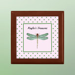 Caja De Regalo Monograma de Punto de Polka Rosa y Verde y Molibra<br><div class="desc">Este diseño presenta una hermosa libélula verde y bronce con el nombre de su destinatario (u otro texto que le gustaría) en negro suave sobre un fondo rosado. El diseño está bordeado de polka-puntas verdes sobre un fondo verde.</div>