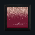 Caja De Regalo Monograma de Purpurina rosa Rubor Rosa de Borgoña<br><div class="desc">Oro Rosa - Rubor Rosado y Borgoña Purpurina Script Monograma Nombre joyería Keepsake Box. Esto hace que la graduación perfecta, el cumpleaños, el boda, la ducha de novia, el aniversario, la ducha de bebé o la fiesta de soltera sea un regalo para alguien que ama el lujo glam y los...</div>