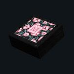 Caja De Regalo Monograma floral rosa bonito negro<br><div class="desc">Esta caja de regalo de bonito presenta un fondo de motivos florales rosados. Personaliza con el monograma que elijas.</div>