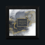 Caja De Regalo Moody Ink Charcoal Gold Wedding Party ID988<br><div class="desc">Sus sueños finalmente se están haciendo realidad y este diseño abstracto de tinta alcohólica que fluye, establece el tono perfecto para el fabuloso boda que siempre imaginaste. En tonos que van desde carbón a negro, acentuados con oro brillante, la caja de regalo de la fiesta de boda que se muestra...</div>