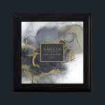Caja De Regalo Moody Ink Charcoal Gold Wedding Party ID988<br><div class="desc">Sus sueños finalmente se están haciendo realidad y este diseño abstracto de tinta alcohólica que fluye, establece el tono perfecto para el fabuloso boda que siempre imaginaste. En tonos que van desde carbón a negro, acentuados con oro brillante, la caja de regalo de la fiesta de boda que se muestra...</div>