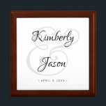 Caja De Regalo Morir sus nombres y su guión, Boda negro y gris<br><div class="desc">Sus nombres y los de ella con hermosas letras en blanco y negro y citas para un diseño elegante sobre fondo blanco. Haga clic en "Personalizar" para cambiar colores y estilos de tipo.</div>