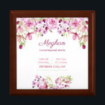 Caja De Regalo Nacida Nacida Nacida Pink Morple Floral Keepsake<br><div class="desc">Bonita caja de sake para la guardería de una niña. El diseño floral de la bonito tiene flores acuáticas en tonos rosas, violetas y verdes. La plantilla está configurada para que agregue el nombre y las estadísticas del bebé, incluyendo la hora y la fecha de nacimiento, peso y longitud. También...</div>