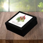 Caja De Regalo Navidades Personalizado de color de agua verde<br><div class="desc">Celebre la temporada con una caja de regalo de Feliz Navidad con bayas rojas, una elegante vegetación y un ilustracion de invierno de acuarela intemporal. Diseñado en un sencillo estilo minimalista con una tipografía elegante, esta clásica caja de regalo de vacaciones desprende un encanto tradicional. Personalízalo con su apellido para...</div>