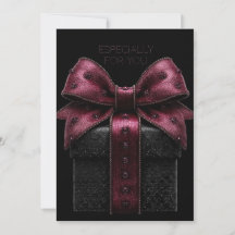 Caja de regalo negra elegante con lazo borgoña
