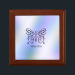 Caja De Regalo Nombre del monograma de la mariposa azul púrpura H<br><div class="desc">Una elegante tinta negra abre mariposa sobre un fondo holográfico azul púrpura. Su nombre está escrito debajo en una letra lúgubre.</div>