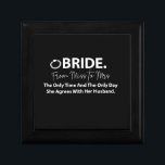 Caja De Regalo Novia a ser moderna tipografía novia<br><div class="desc">Caja de regalo de Novia para ser tipografía moderna diseñada por Nisha Prabhu. ¡Atención a las futuras novias! Celebre sus próximos nupcias con estilo con esta moderna tipografía de la caja de regalos de la novia. Esta bonita caja de diseño hará que cualquier novia se sienta especial y amada. Ya...</div>