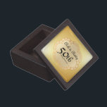 Caja De Regalo Oro del 50 aniversario Boda personalizado<br><div class="desc">Elegante medallón de oro 50° Boda Aniversario caja de trinket. El fondo suave y suave tiene un diseño medallón de oro. El medallón orgánico está delineado en un oro de bronce profundo y el interior es de oro de bronce claro. El nombre de la pareja está escrito en un guión...</div>