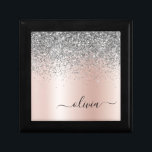 Caja De Regalo Oro Rosa - Monograma Purpurina Rubor rosado platea<br><div class="desc">Oro Rosa - Purpurina de espuma metálica de Relieve metalizado Rubor rosa y plata Faux cepillado Monograma Metalizado Nombre Joyería Keepsake Box. Esto hace que la graduación perfecta, el cumpleaños, el boda, la ducha de novia, el aniversario, la ducha de bebé o la fiesta de soltera sea un regalo para...</div>