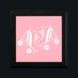 Caja De Regalo Patinaje minimalista sobre patinaje sobre patines<br><div class="desc">Dibujo minimalista de patines blancos. Dos quads ilustracion de patinaje en blanco. Sencillo patinaje estético sobre ruedas,  patines de ruedas,  ilustracion moderno. Diseño de ilustracion de patines de rodillos blancos y rosas,  regalo para un patinador de rodillos. Patinaje estético rosado.</div>