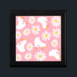 Caja De Regalo Patrón de patinaje sobre patines florales<br><div class="desc">Modernas daisies de verano de primavera rosa pastel de Guay y cuatriciclos de rodillos retro blancos con diseño de ruedas rosadas para mujer patinadora de rodillos, chica. Diseño de patrones de patines de rodillos amables en decoración casera, tazas, papel envolvente, etc. Patinaje sobre patines de arte regalo de diseño de...</div>