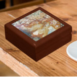Caja De Regalo Patrón de Piedra de Jasper colorido<br><div class="desc">Almacene baratijas,  joyas y otros pequeños pasteles en esta caja de regalo de madera con azulejos de cerámica que muestran una imagen de los coloridos patrones de Picture Agate,  un tipo de piedra Jasper. Seleccione el tamaño y el color de su caja de regalo.</div>