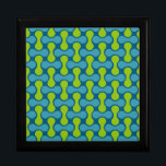 Caja De Regalo Patrón geométrico abstracto retro en azul y verde<br><div class="desc">Luminosas y audaces son las palabras que vienen a la mente al mirar este clásico patrón geométrico abstracto retro con su colorido pallet de colores azul y verde con tonificación de joyas que es tan moderno de mediados de siglo. Este patrón geométrico minimalista se traduce perfectamente en la decoración de...</div>