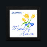 Caja De Regalo personalizado<br><div class="desc">¡La elección perfecta para tu doncella de honor! Este bonito diseño de ramo de boda tulipano amarillo se imprime de forma experta en la cubierta de azulejos de cerámica de una bonita caja de conservas. Ella estará encantada de ver su nombre en él.</div>