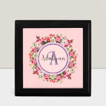 Caja De Regalo Personalizado de anillo floral de cosecha de vinta<br><div class="desc">Aumente su estilo con nuestro Diseño Monograma Personalizado Floral Vintage. El bonito fondo floral y la intrincada pieza central del anillo rosa hacen que este diseño destaque para cualquier ocasión. Personalizar sus iniciales o cualquier texto que desee crear un monograma único y personal que realmente lo represente. Perfecto para añadir...</div>
