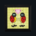 Caja De Regalo Picnic de Lovebugs<br><div class="desc">Fondo de tablero de ajedrez con un par de "bugs amables"</div>