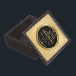 Caja De Regalo Plantilla de 50 años Boda Gold & Black<br><div class="desc">Elegante 50º aniversario boda con diseño de tipografía de purpurina negro y dorado y plantilla de texto de personalizable.</div>