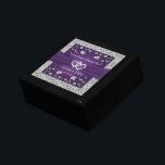 Caja De Regalo Púrpura, Gris Dos Corazones Se Convirtieron En Uno<br><div class="desc">Esta caja de bonitos de madera con una baldosa de cerámica en la tapa sería una manera encantadora de agradecer a sus damas de honor y darles un conservador duradero de su día especial, o conseguir uno para usted mismo para llevar sus joyas especiales del día de la boda. Coordina...</div>