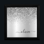Caja De Regalo Purpurina de Monograma Plateado Sparkle Girly Scri<br><div class="desc">Purpurina De Espuma Metálica De Relieve metalizado De Faux Plateado Cepillado Monograma Metalizado Nombre Joyería Keepsake Box. Esto hace que la graduación perfecta, el cumpleaños, el boda, la ducha de novia, el aniversario, la ducha de bebé o la fiesta de soltera sea un regalo para alguien que ama el lujo...</div>