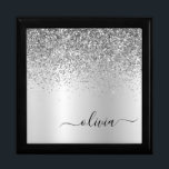 Caja De Regalo Purpurina de Monograma Plateado Sparkle Girly Scri<br><div class="desc">Purpurina De Espuma Metálica De Relieve metalizado De Faux Plateado Cepillado Monograma Metalizado Nombre Joyería Keepsake Box. Esto hace que la graduación perfecta, el cumpleaños, el boda, la ducha de novia, el aniversario, la ducha de bebé o la fiesta de soltera sea un regalo para alguien que ama el lujo...</div>