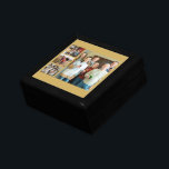 Caja De Regalo Recuerdos valorados: Personalizable 4 Collage de f<br><div class="desc">Crea un collage de recuerdos intemporal con nuestro "Collage de fotos Editable 4". Perfecto para conmemorar momentos especiales de Navidades, cumpleaños, bodas, aniversarios, graduaciones, el Día del Padre, el Día de la Madre o cualquier otra ocasión especial, este collage de personalizables te permite organizar una presentación personalizada y visualmente impresionante....</div>