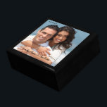 Caja De Regalo Regalo de Aniversario de la foto de su Boda o comp<br><div class="desc">Boda Negro Lacquer Keepsake Personalizado Diseñador Caja de joyas personalizada o caja de memoria Elegante Boda único Navidades de aniversario regalos o regalos de Día de San Valentín</div>