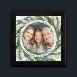 Caja De Regalo Regalo de fotos botánico elegante de color de agua<br><div class="desc">Acuarela fue un regalo botánico elegante de fotos eucalipto. El texto de la abuela puede ser personalizado para decir a mamá,  papá,  abuelo,  hermano,  tío,  hermana,  tía,  cachorro,  abuela cualquier texto de su elección. Un diseño elegante e impresionante.</div>